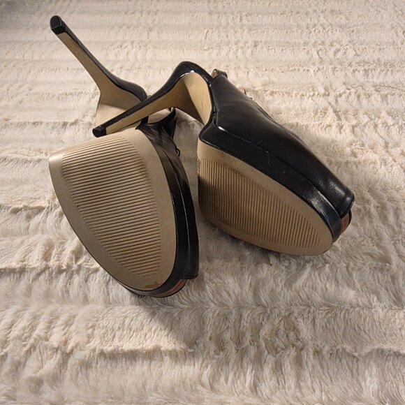 Shoes - Picture 4 of 5